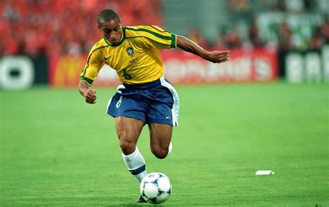 roberto carlos legs